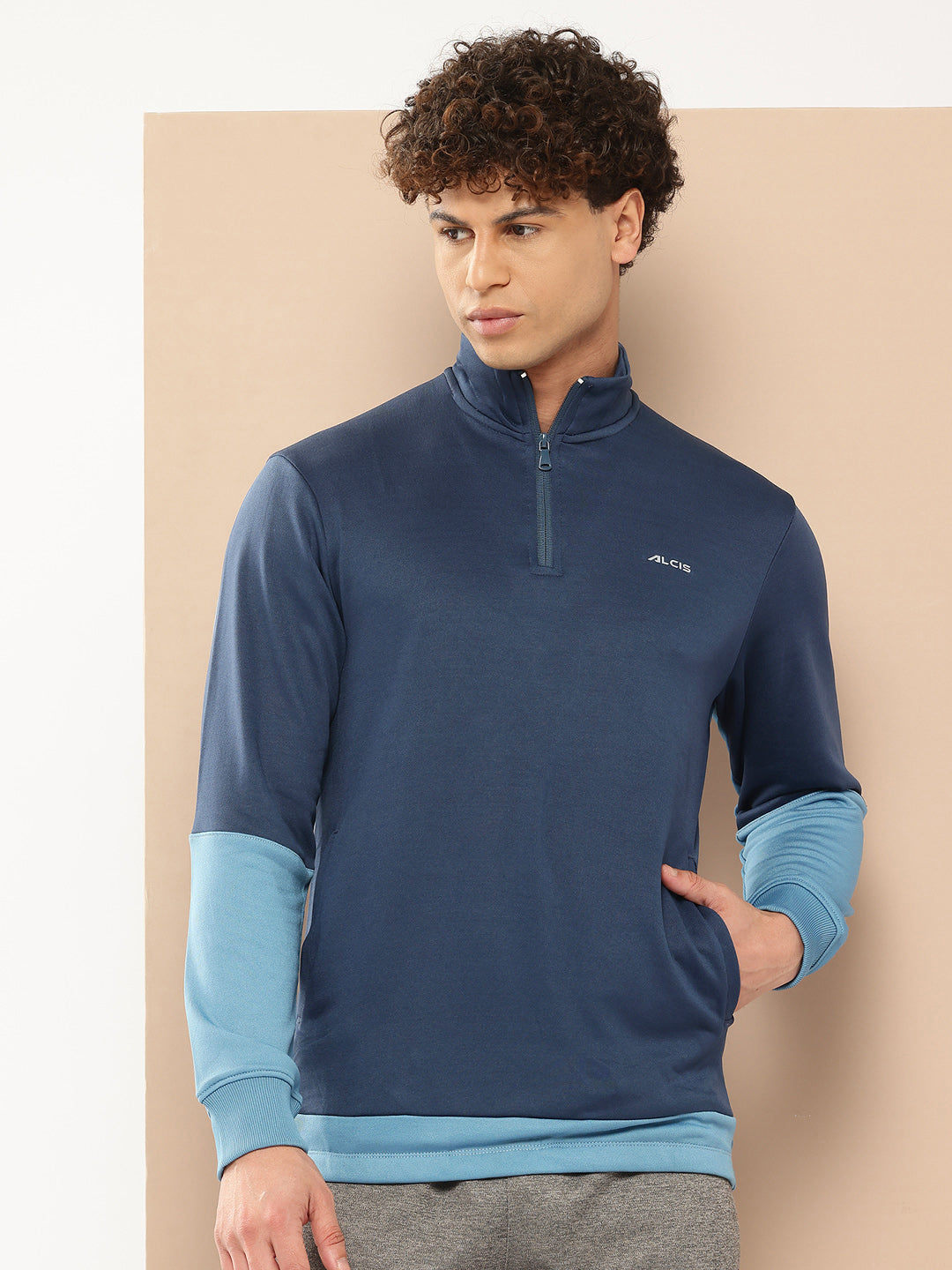 Alcis Men Blue Solid Sweatshirt