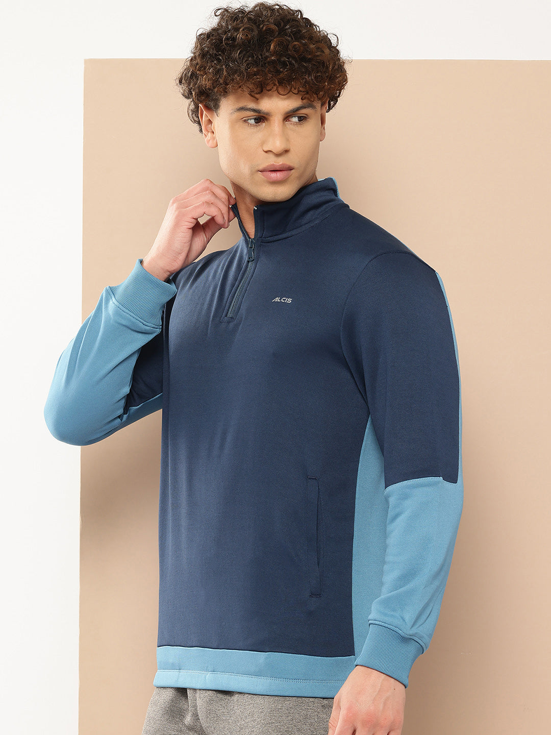 Alcis Men Blue Solid Sweatshirt