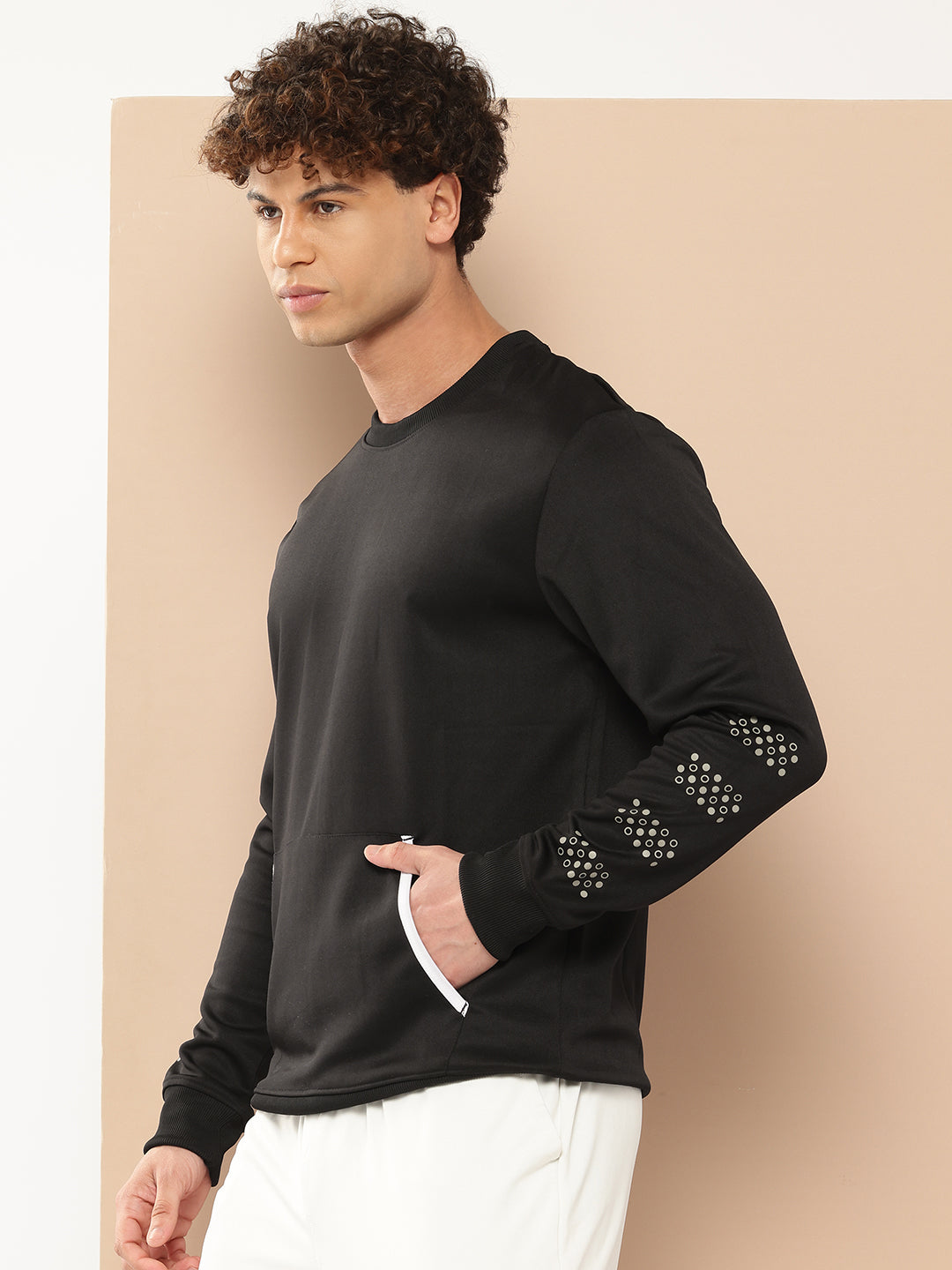 Alcis Men Black Solid Sweatshirt