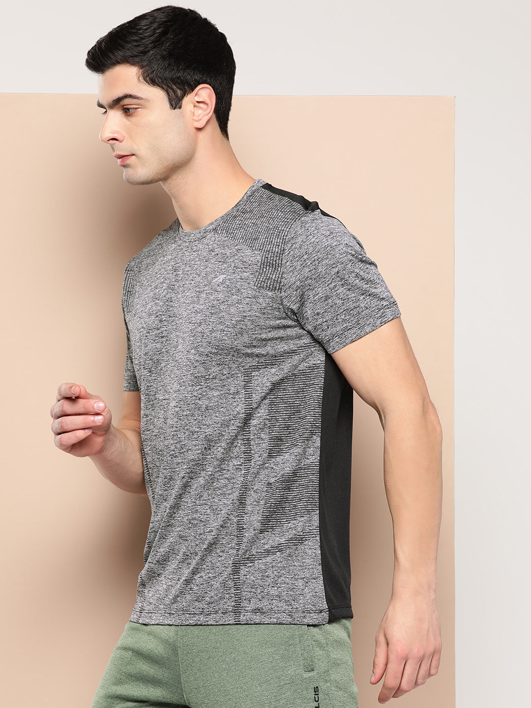 Alcis Men Colourblocked Slim Fit T-shirt