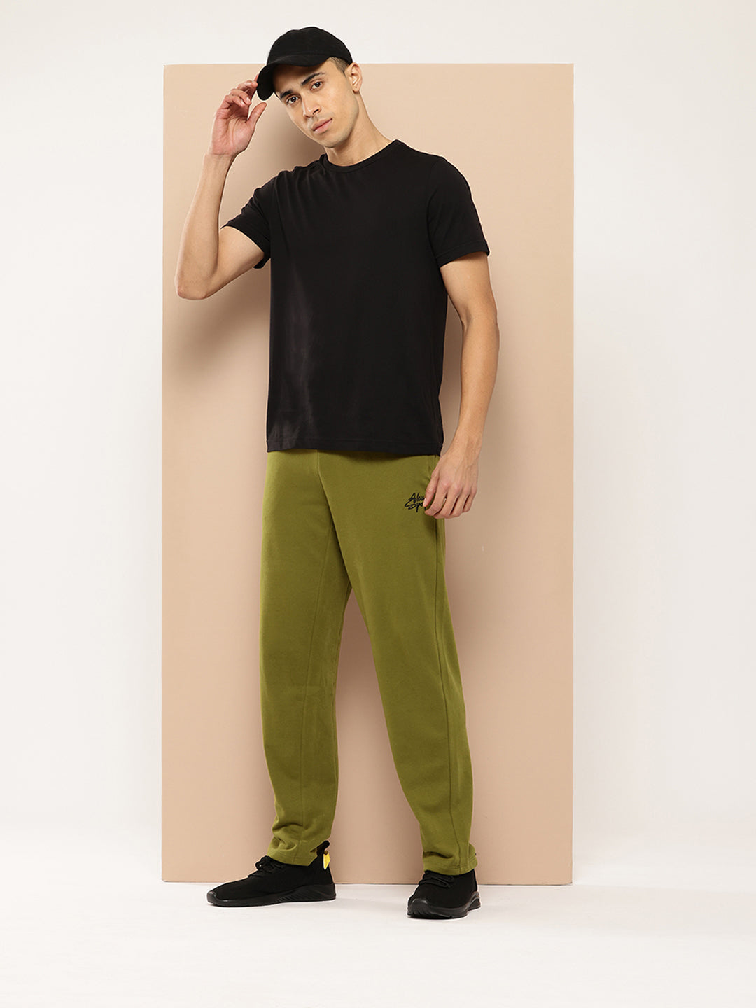 Signature Pace Track Pant