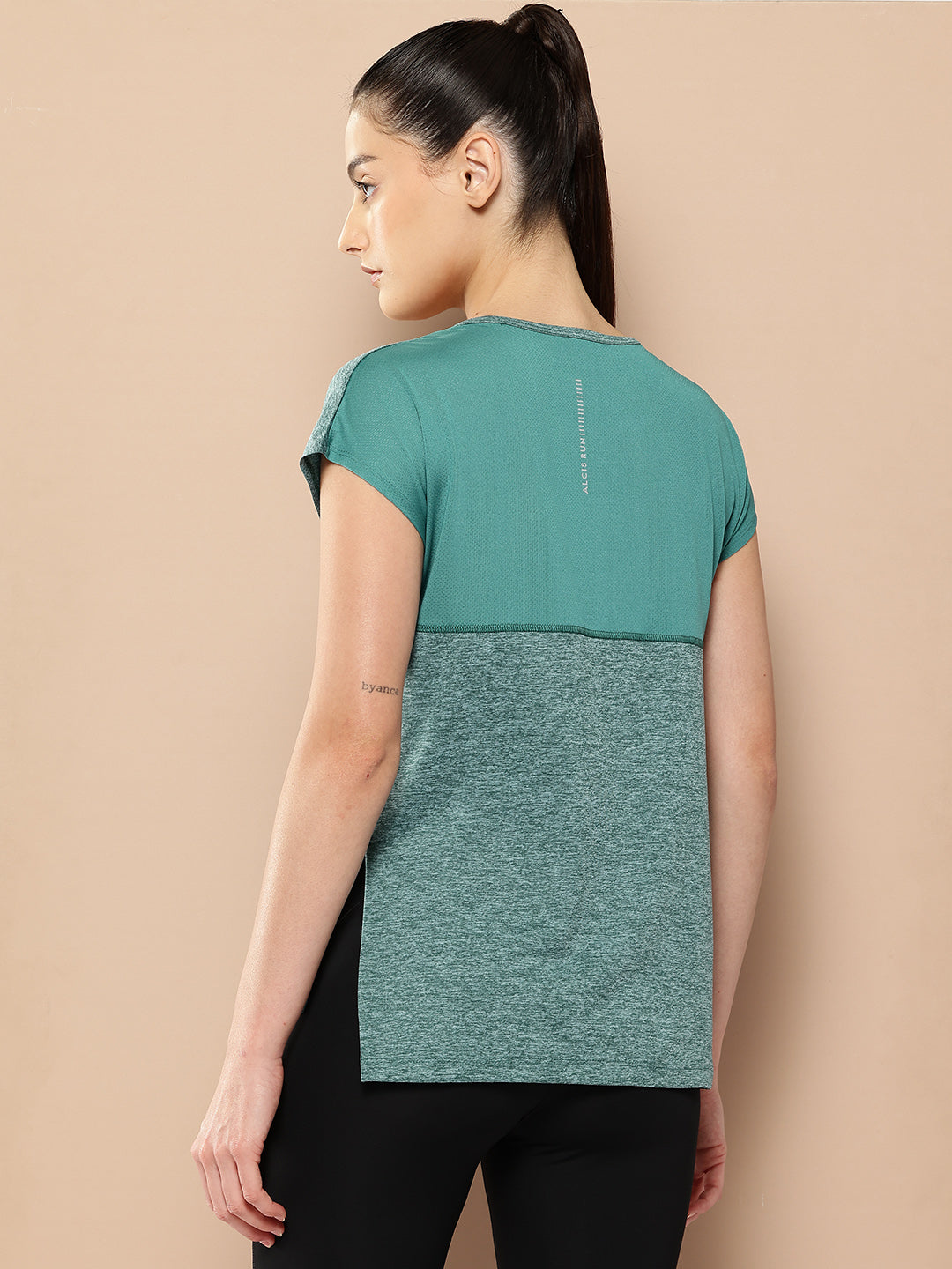 YogaTee With Back Mess Panel