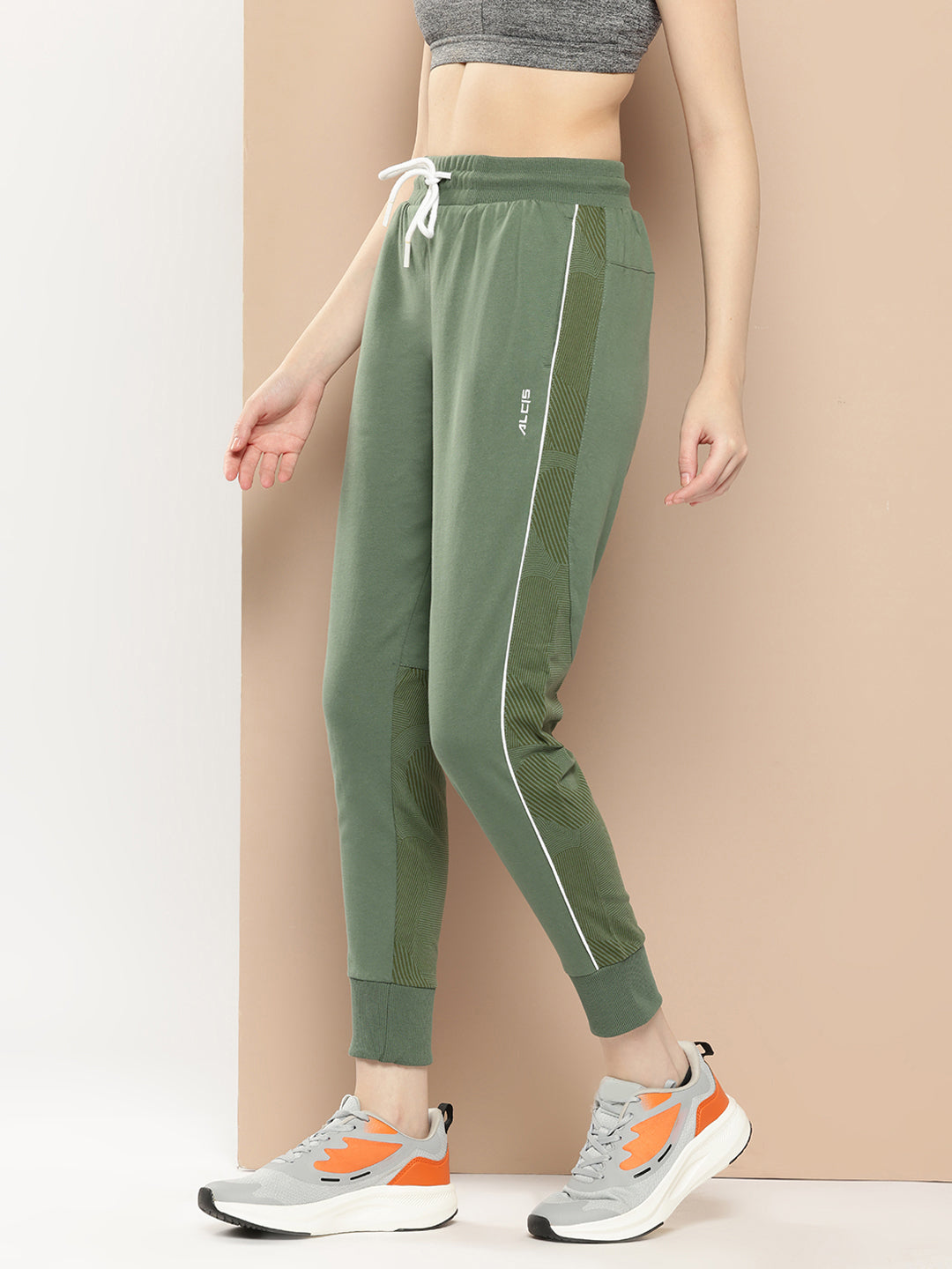 Alcis Women Solid Olive Jogger