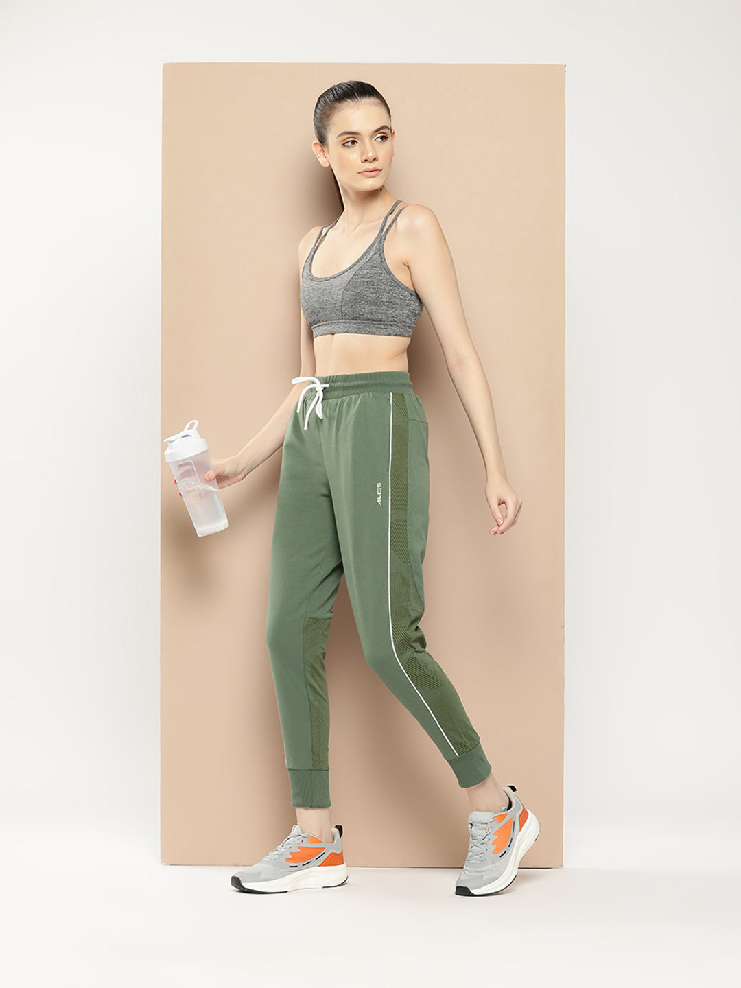 Alcis Women Solid Olive Jogger