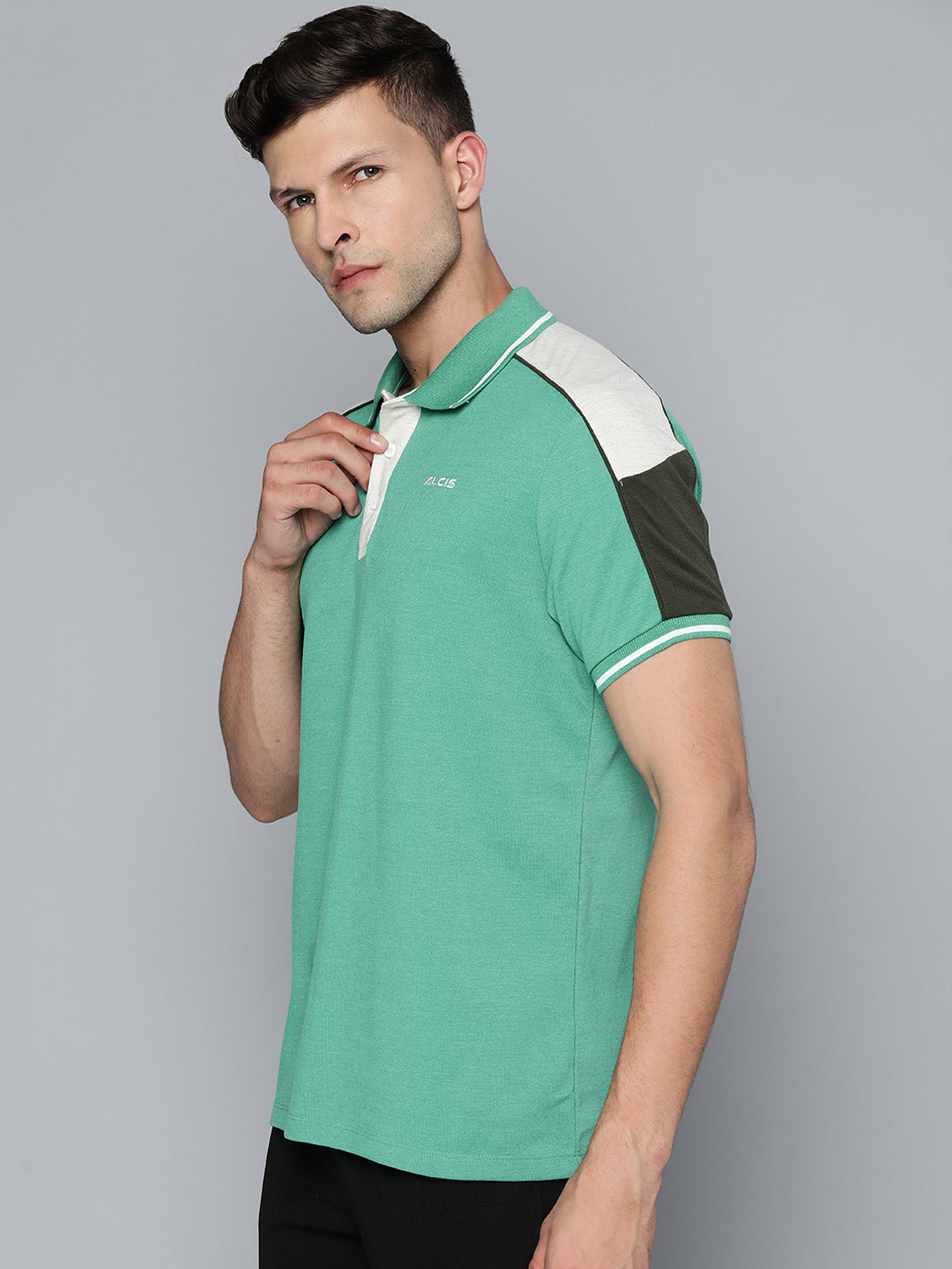 Alcis Men Jade Green Colorblocked T-shirt