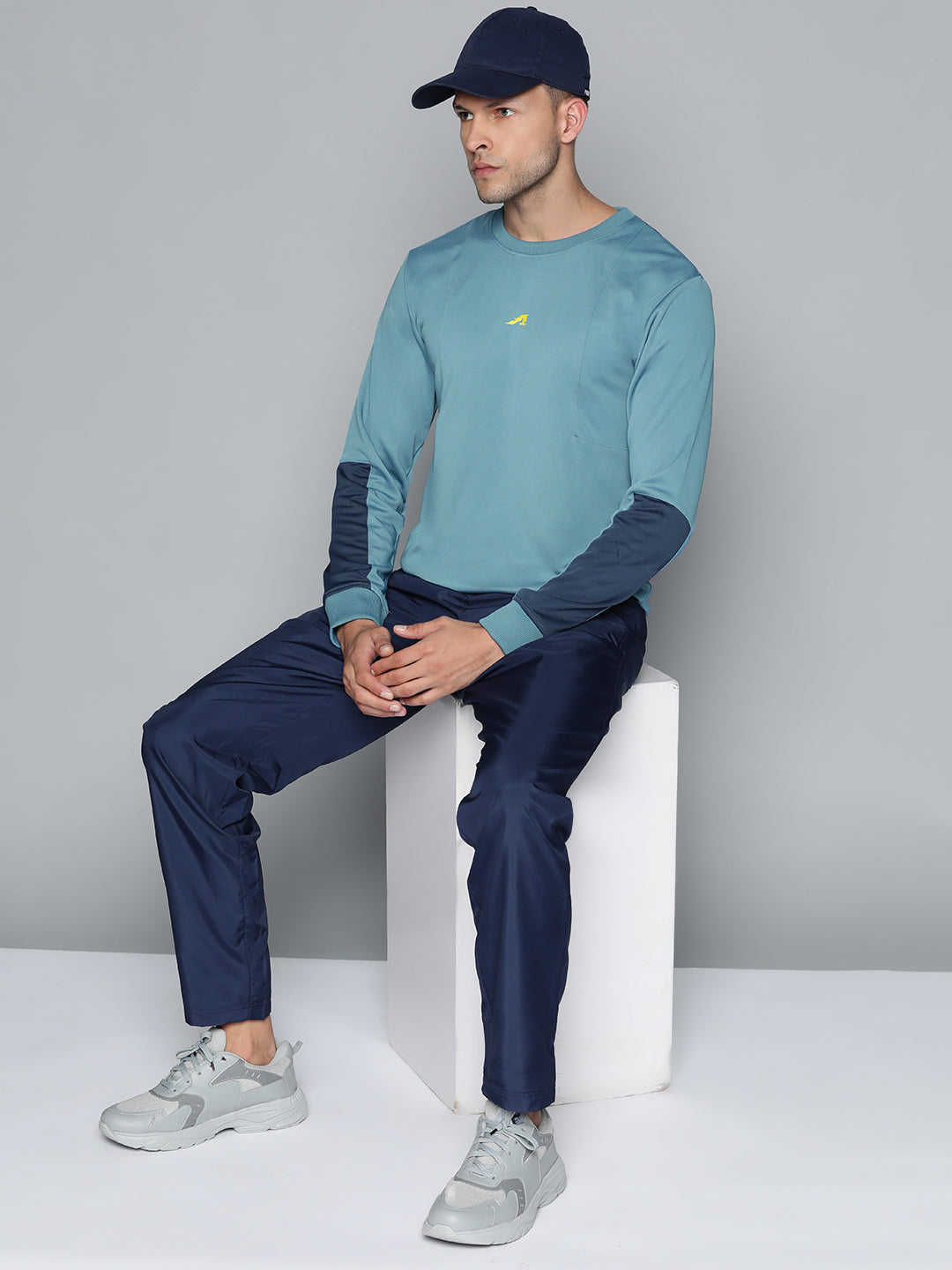 Alcis Men Blue Solid Sweatshirt