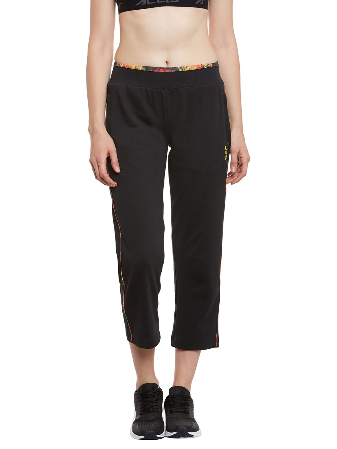 Women Solid Black Capri AKYGWCP01120151-S