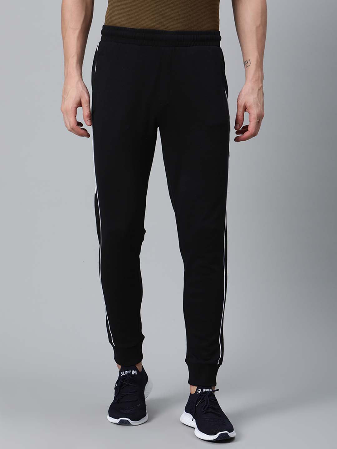 Alcis Men Black Slim Fit Solid Joggers