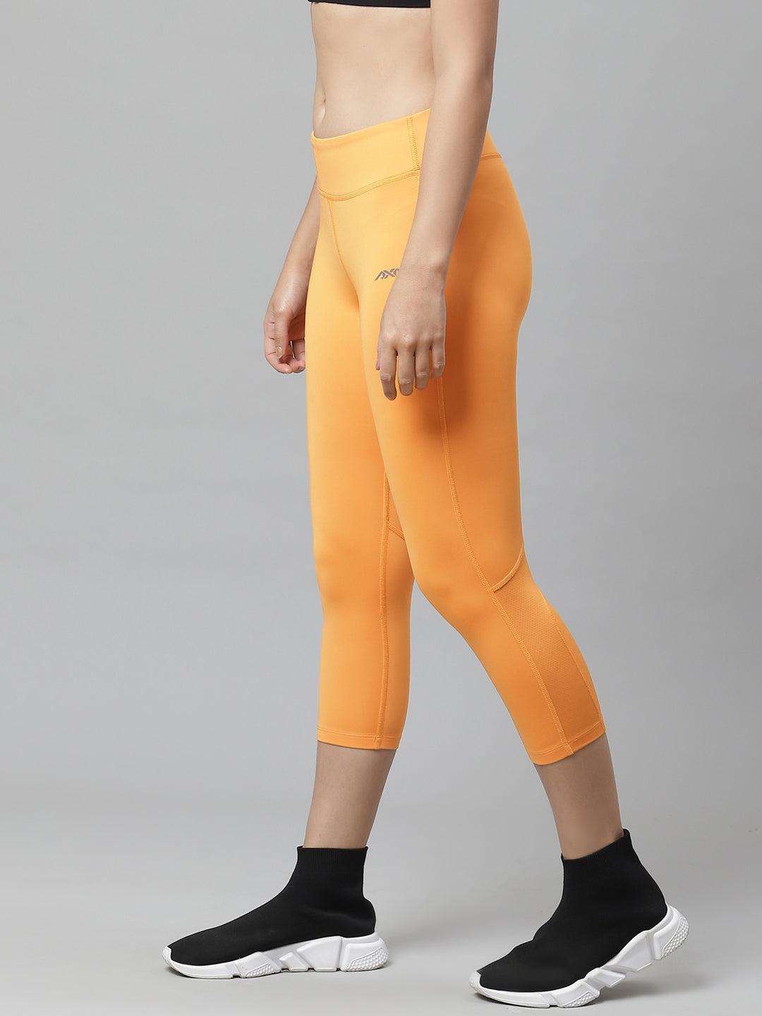 Alcis Nari Orange Solid Slim Fit Rapid-Dry Cropped Tights